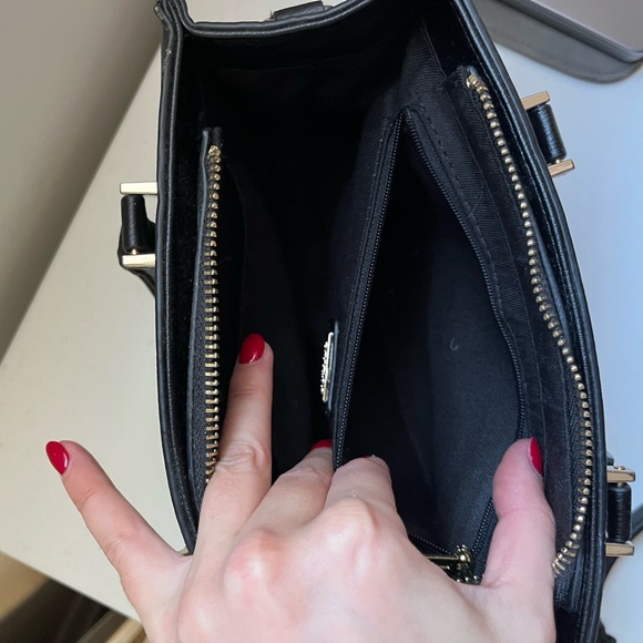 Guess small crossbody - Picture 11 of 11